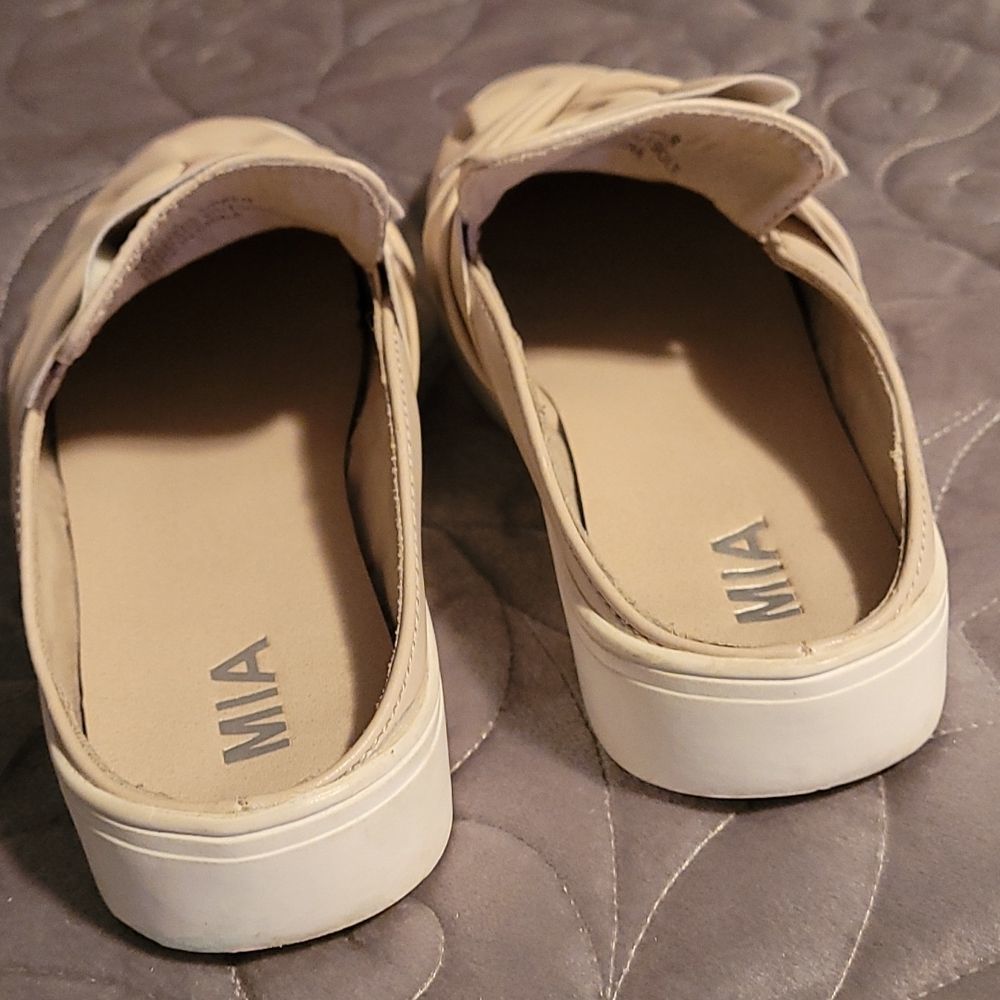 MIA SHOES - Picture 3 of 6